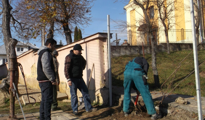 2. fotografia fotogalérie ZŠ - Výstavba nového oplotenia